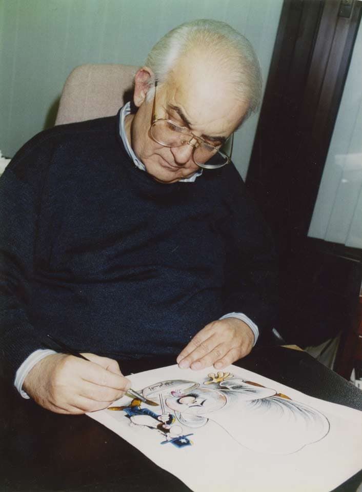 Mahmoud Kahil drawing in his office in London